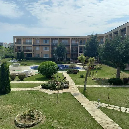 Nice With Swimming Pool Apartman